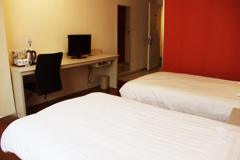 Hanting Express Tianjin Haixin District Yujiapu Тиендзин Стая снимка